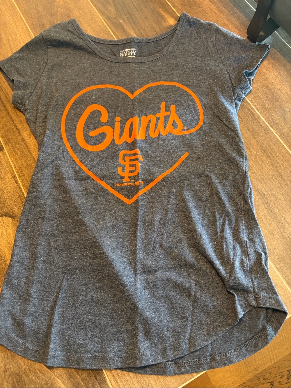 San Francisco Giants Girls' Grey Heart Logo Tee